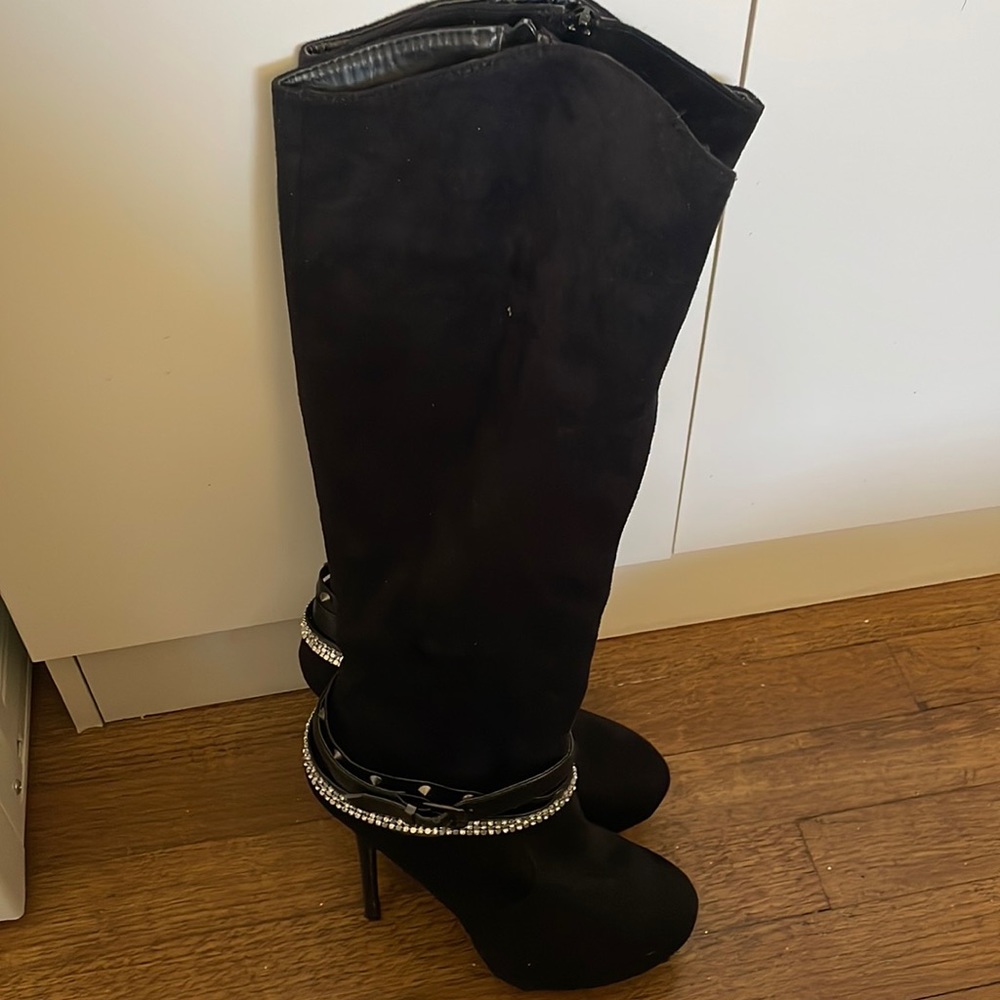 Cute black boots size 7